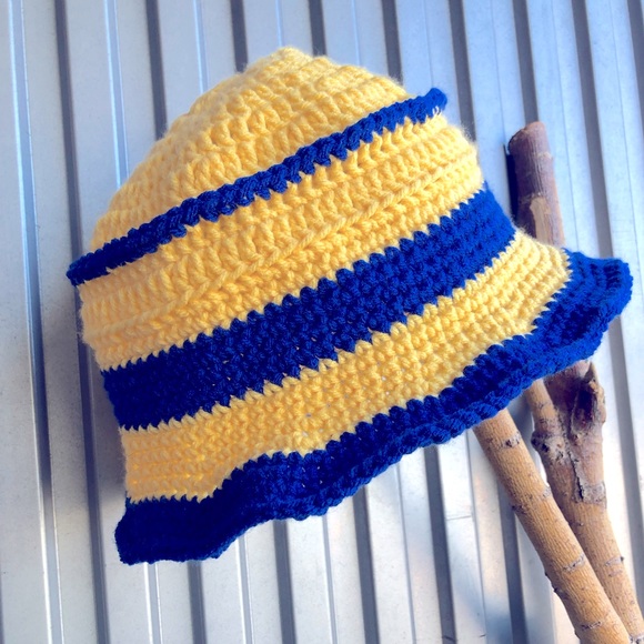 BUCKET HAT - Picture 1 of 4